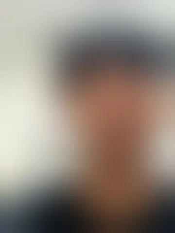 Chatter avec johanan et des hommes célibataires vers Paris